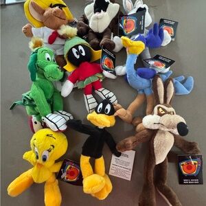 Lot of 9 Warner Bros Looney Tunes mini bean bag plush toys